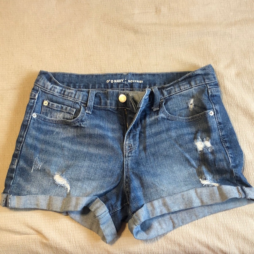 Old Navy Boyfriend Denim shorts. Size 6.